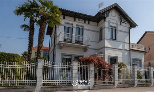 Cuneo (Borgo San Giuseppe) - Elegante Villa d'epoca in stile Liberty
